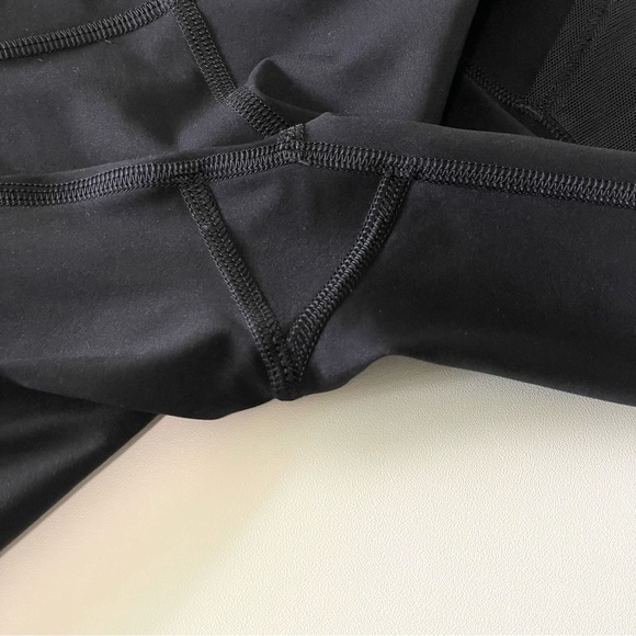 Lululemon Fast and Free Crop 23” Mesh Legging Black Incognito Camo Embossed 2 - Picture 15 of 16
